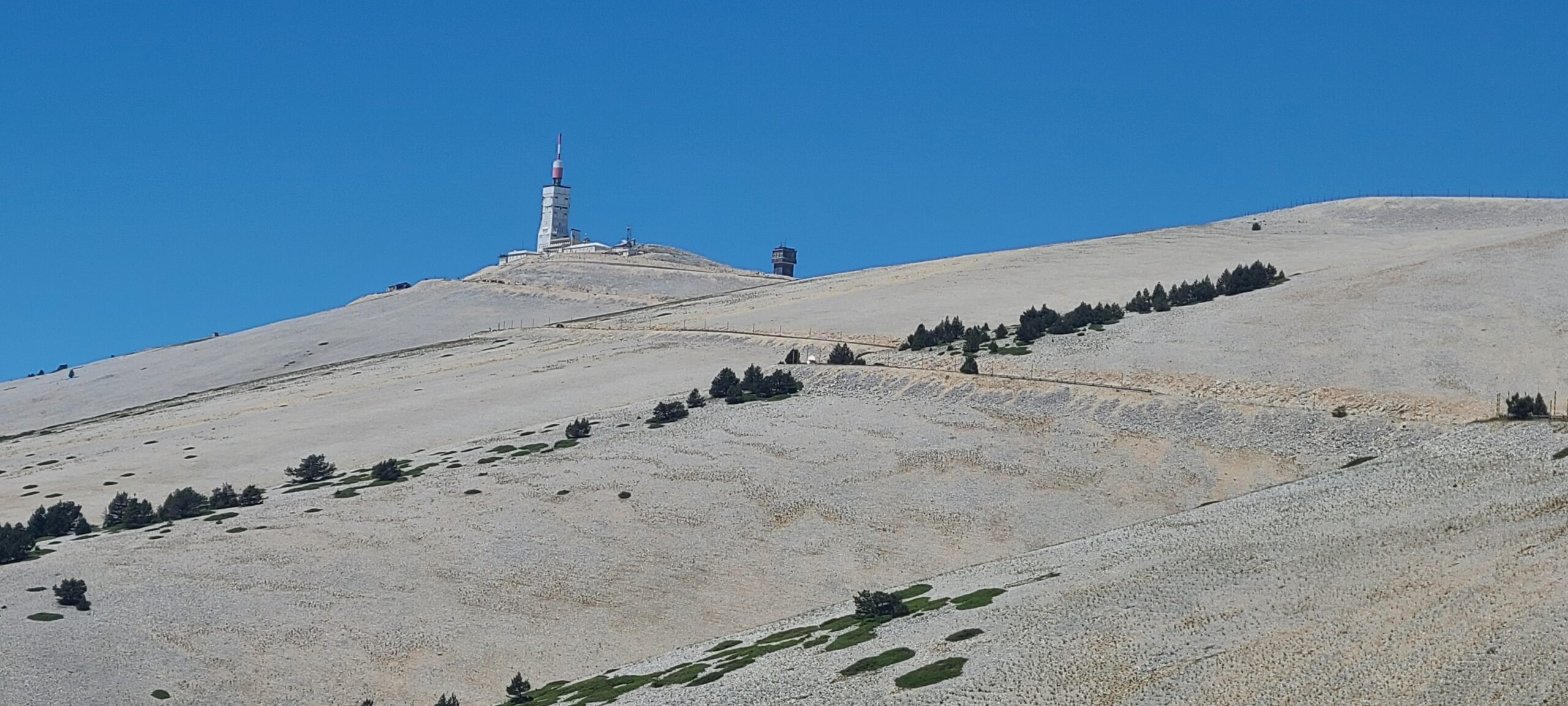 Lire la suite à propos de l’article BRANTES, LE-MONT-VENTOUX