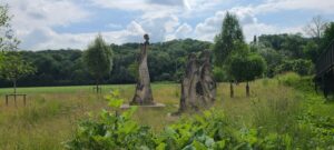 Lire la suite à propos de l’article CHESSY, JARDIN-DE-SCULPTURES-DE-LA-DHUIS