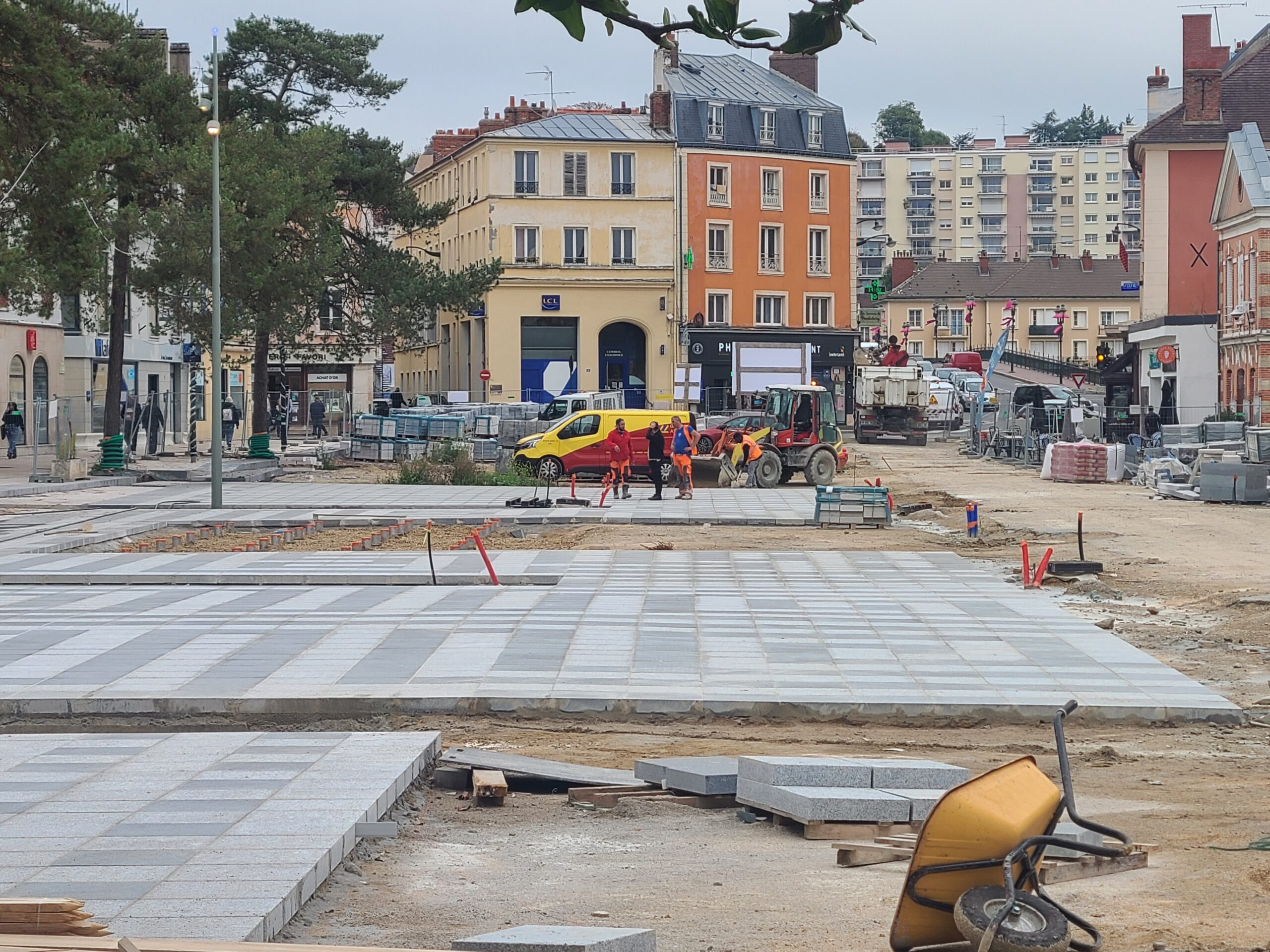 Lire la suite à propos de l’article Yves DESHAYES, Paysagiste D.P.L.G, Place du Comte Haymon à Corbeilles-Essonnes