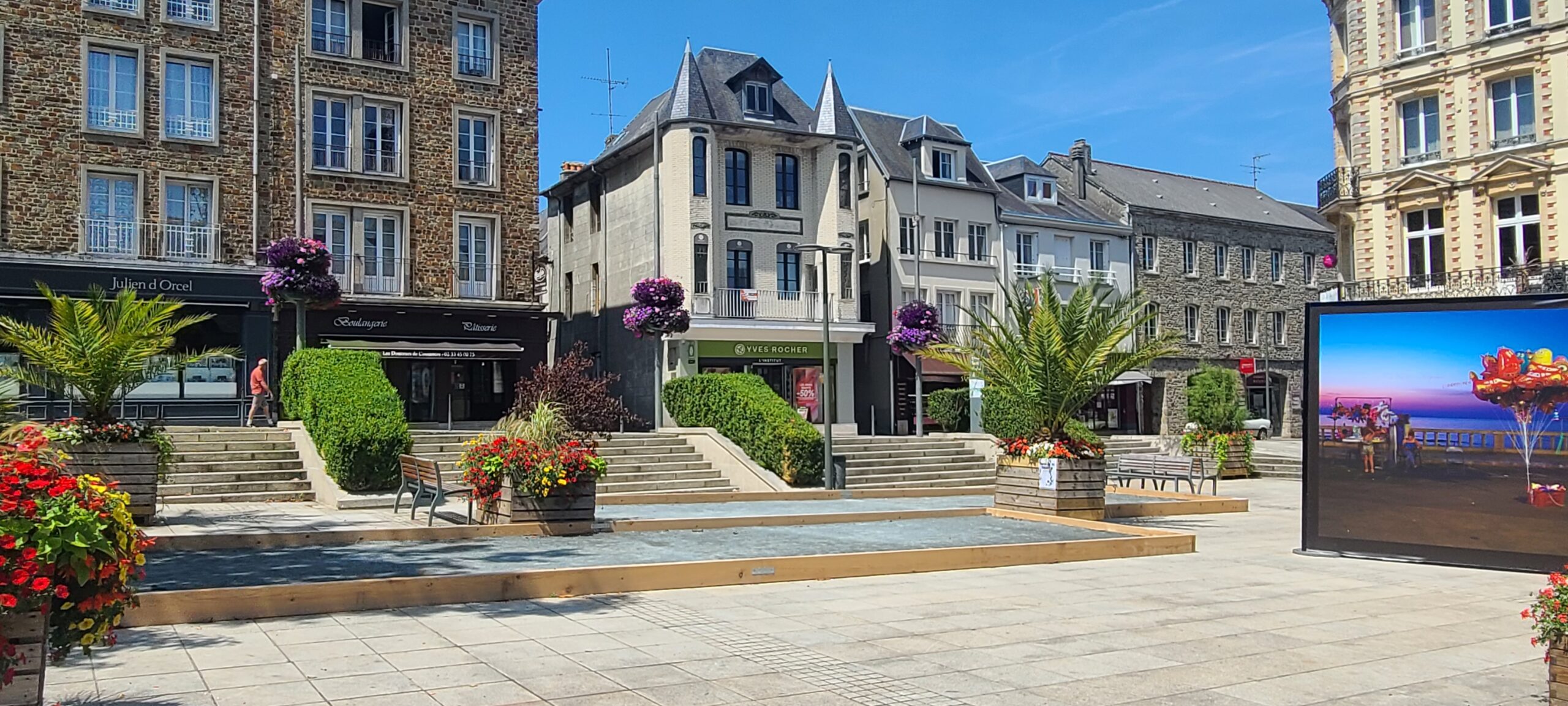 Lire la suite à propos de l’article COUTANCES, VILLE
