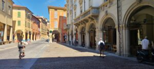 Lire la suite à propos de l’article ITALIE, BOLOGNE, VILLE