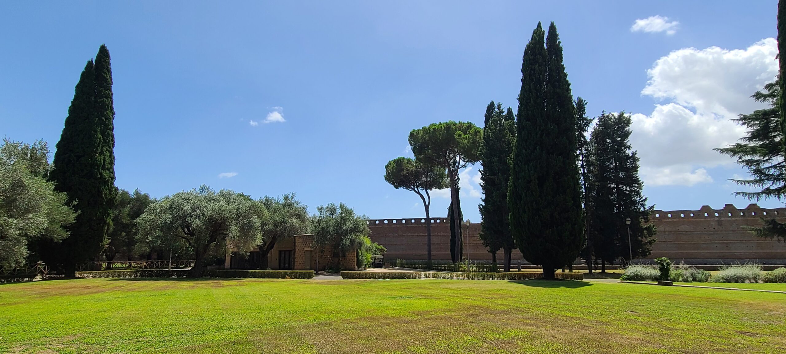 Lire la suite à propos de l’article ITALIE, TIVOLI, VILLA-HADRIANA