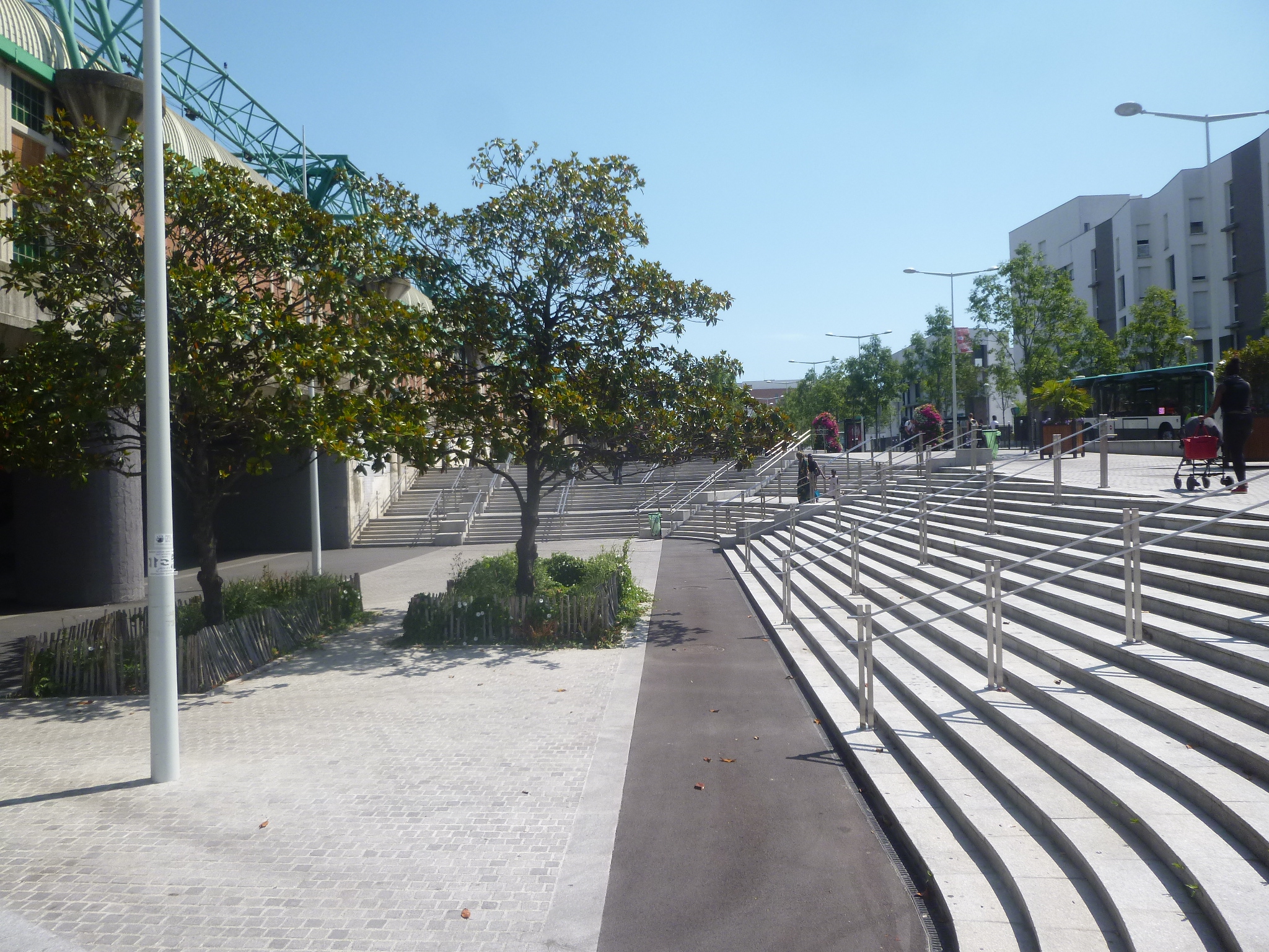 You are currently viewing LA COURNEUVE, ESCALIERS-QIU-JIN