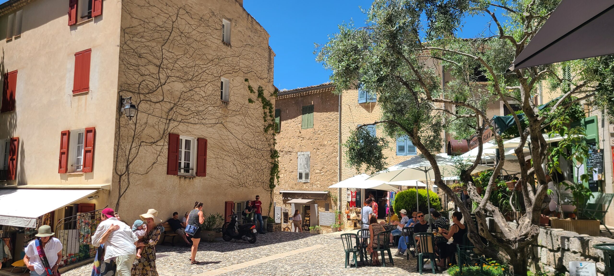 You are currently viewing MOUSTIERS-SAINTE-MARIE, VILLAGE