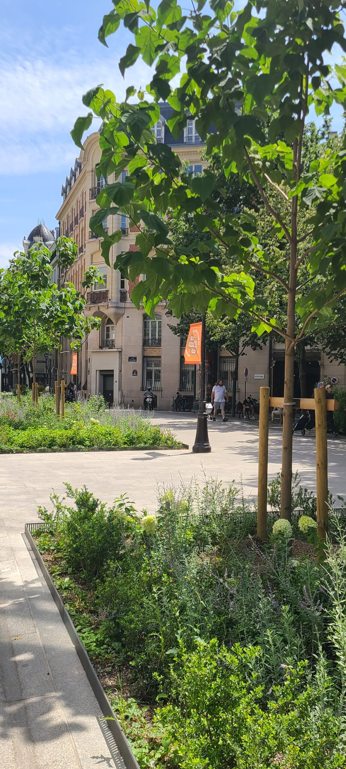 You are currently viewing PARIS, RUE-DES-BATIGNOLLES