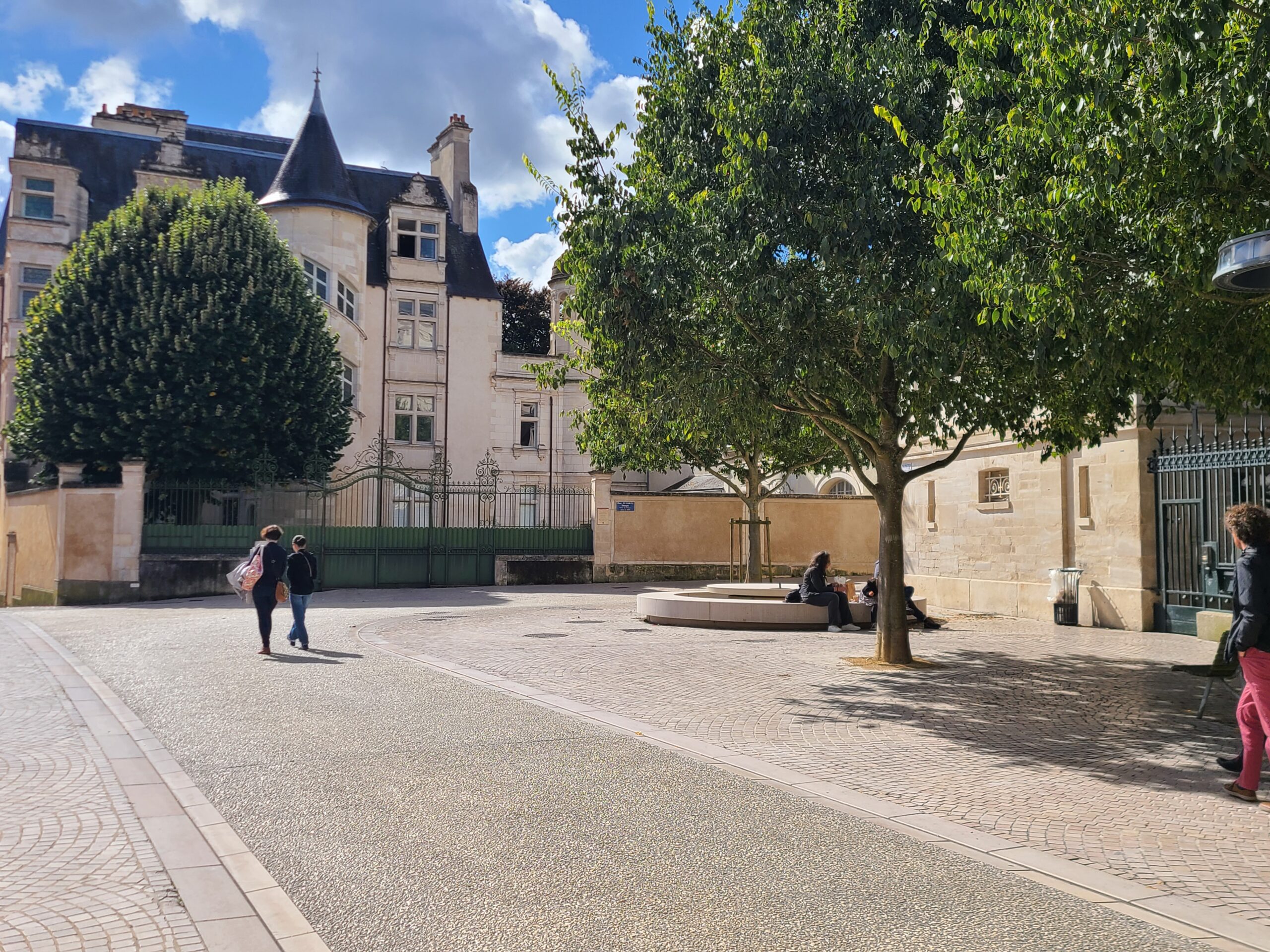 You are currently viewing POITIERS, CENTRE-VILLE