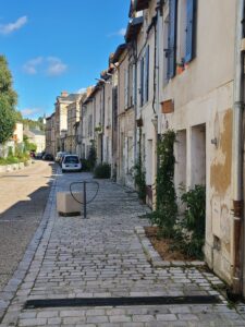 Lire la suite à propos de l’article POITIERS, RUES-DE-LA-CROIX-ROUGE-ET-CORNET