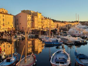 Lire la suite à propos de l’article SAINT-TROPEZ, VILLE
