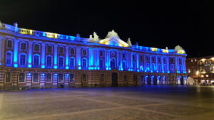 Lire la suite à propos de l’article TOULOUSE, PLACE-DU-CAPITOLE