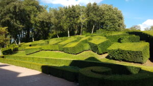Lire la suite à propos de l’article VÉZAC, JARDINS-DE-MARQUEYSSAC