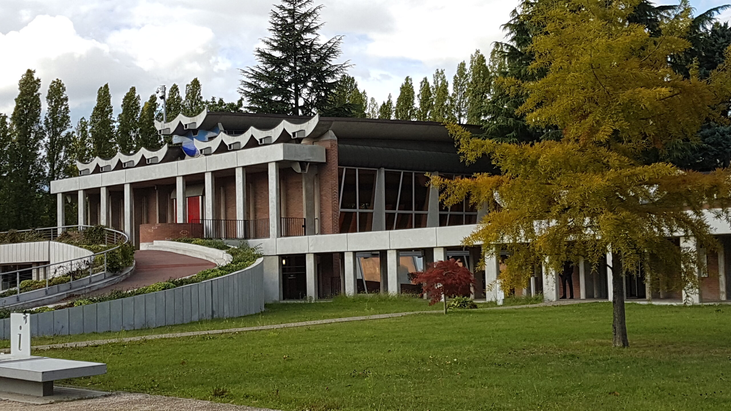 Lire la suite à propos de l’article VILLETANEUSE, CIMETIERE-DES-JONCHEROLLES