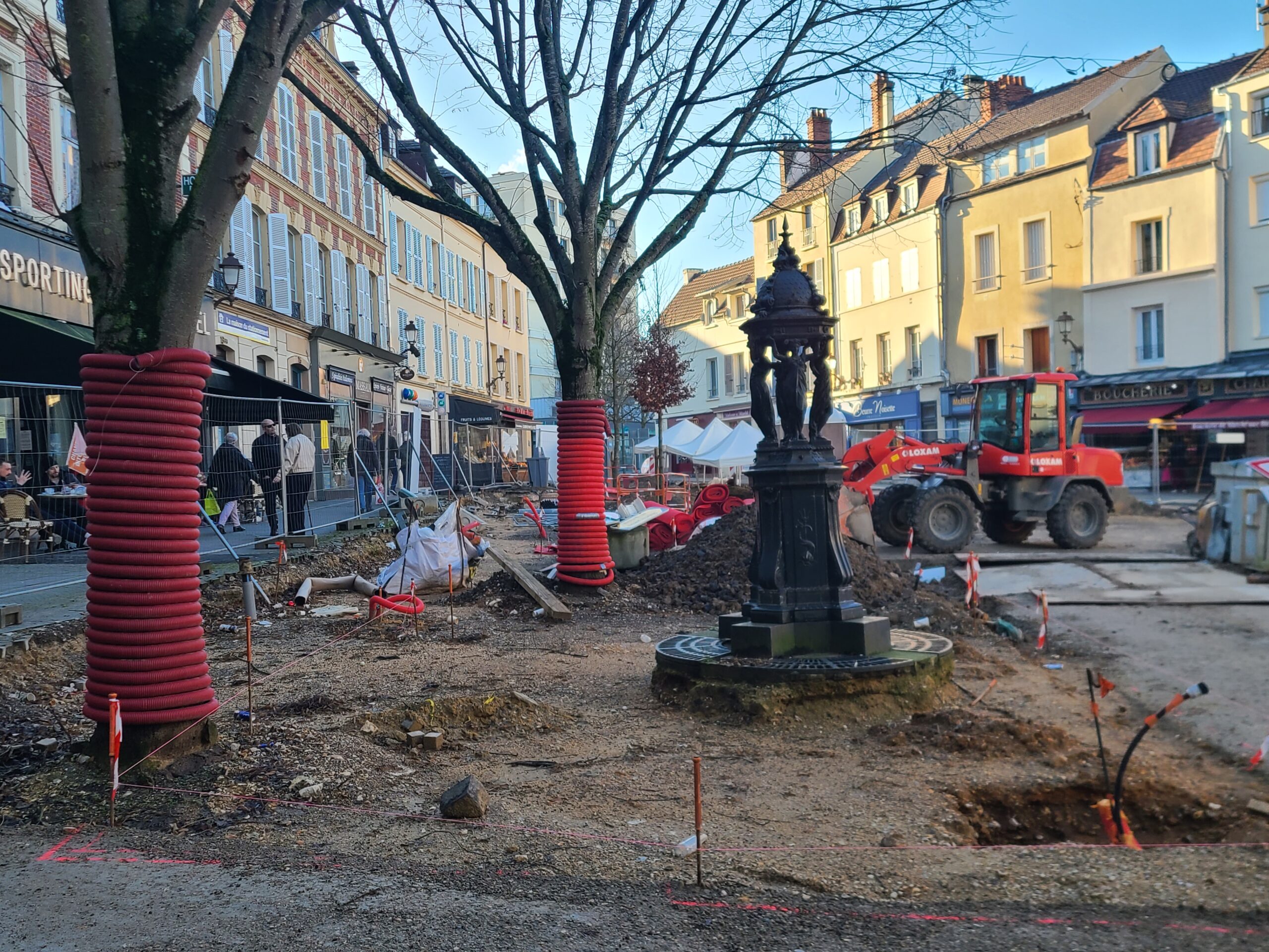 Lire la suite à propos de l’article MANTES-LA-JOLIE, PLACE-DU-MARCHE-AU-BLE