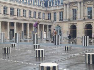 Lire la suite à propos de l’article PARIS, COLONNES-DE-BUREN