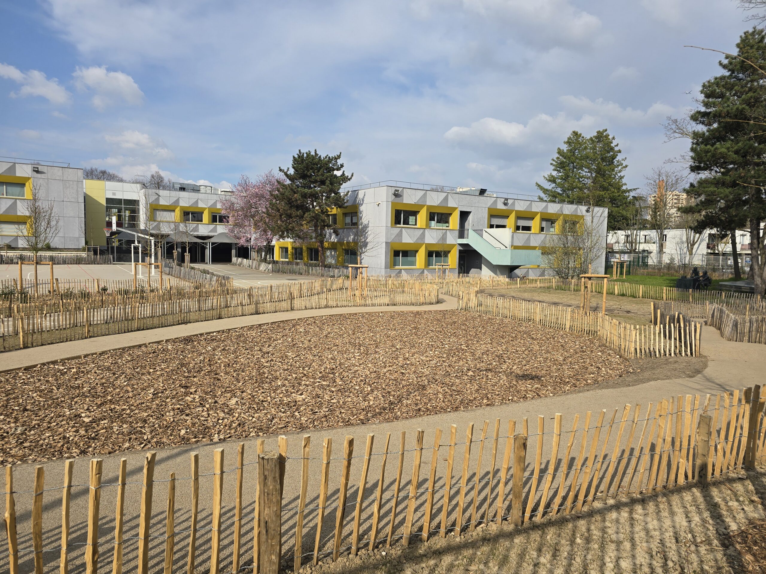 Lire la suite à propos de l’article ÉPINAY-SUR-SEINE, COLLEGE-ROBESPIERRE