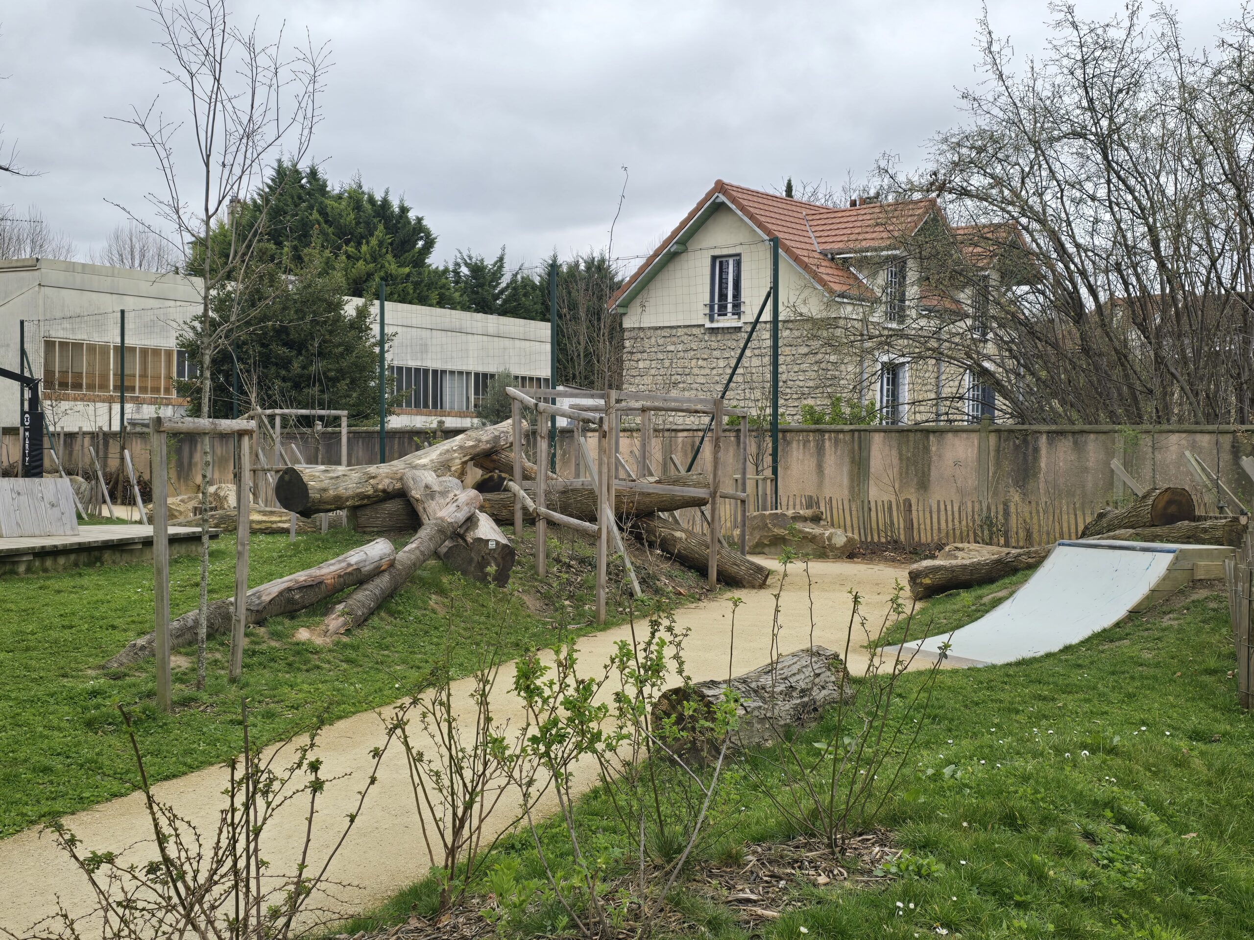 Lire la suite à propos de l’article L’îLE-SAINT-DENIS, SQUARE-FACKLER