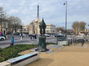 Lire la suite à propos de l’article PARIS, ESPLANADE-HABIB-BOURGUIBA