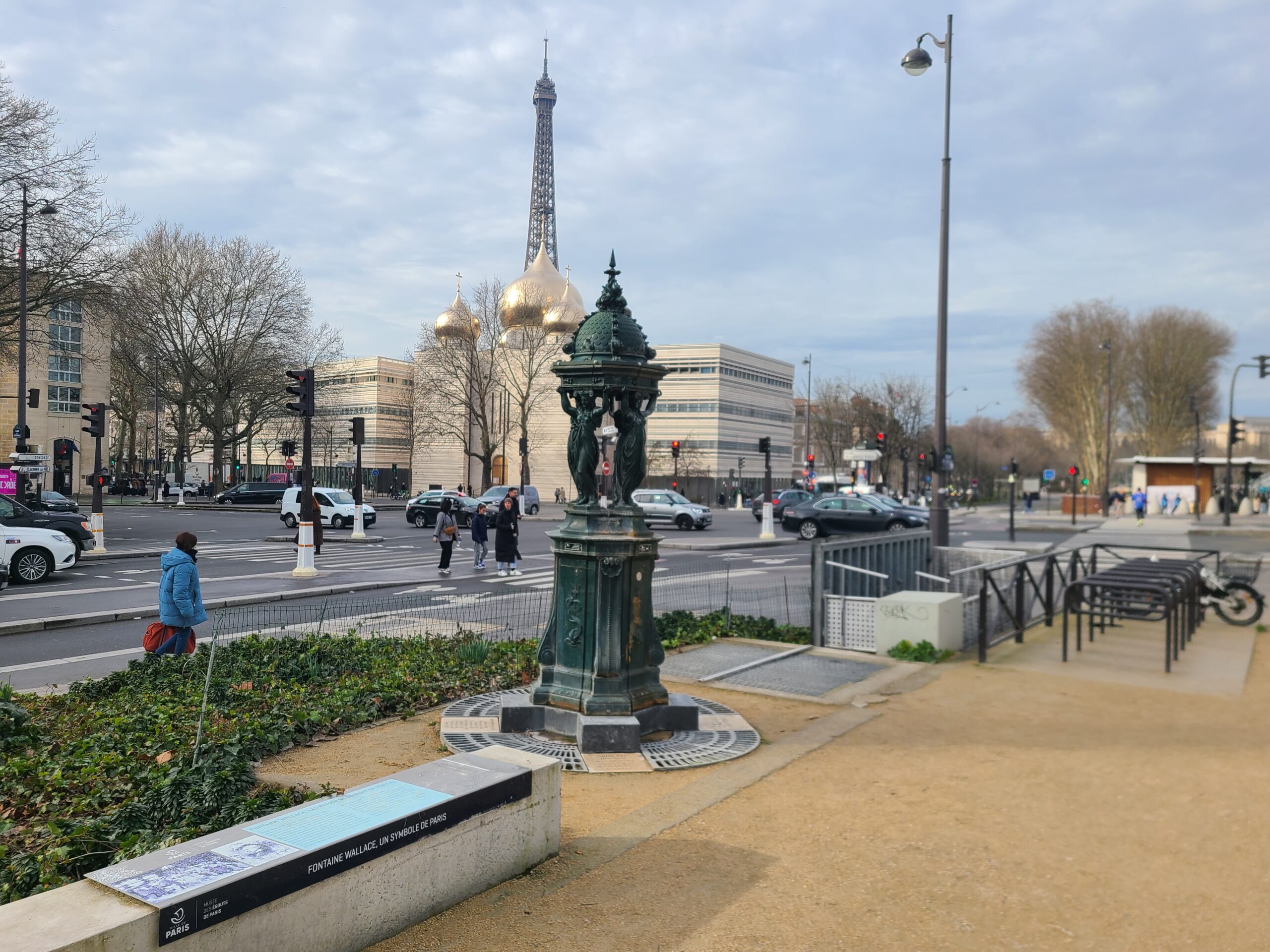 Lire la suite à propos de l’article PARIS, ESPLANADE-HABIB-BOURGUIBA