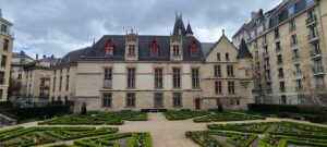 Lire la suite à propos de l’article PARIS, HOTEL-DE-SENS