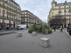 Lire la suite à propos de l’article PARIS, PLACE-D-ESTIENNE-D-ORVES