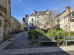 Lire la suite à propos de l’article ROUEN, PLACE-RESTOUT