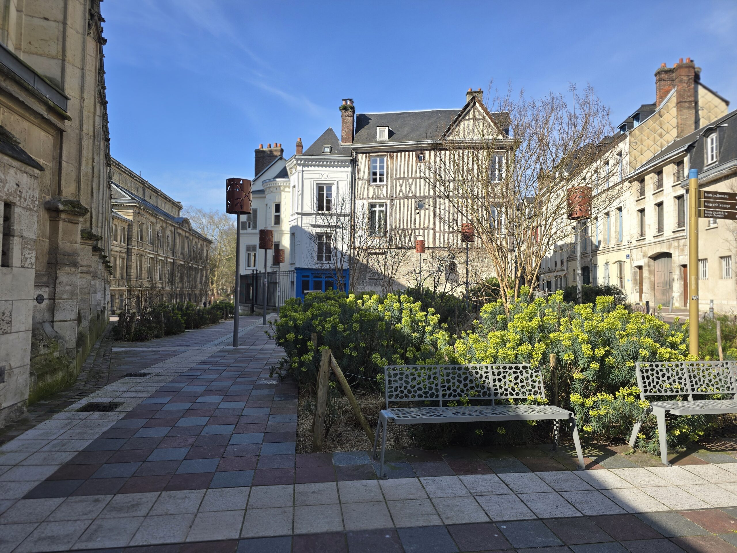Lire la suite à propos de l’article ROUEN, PLACE-RESTOUT