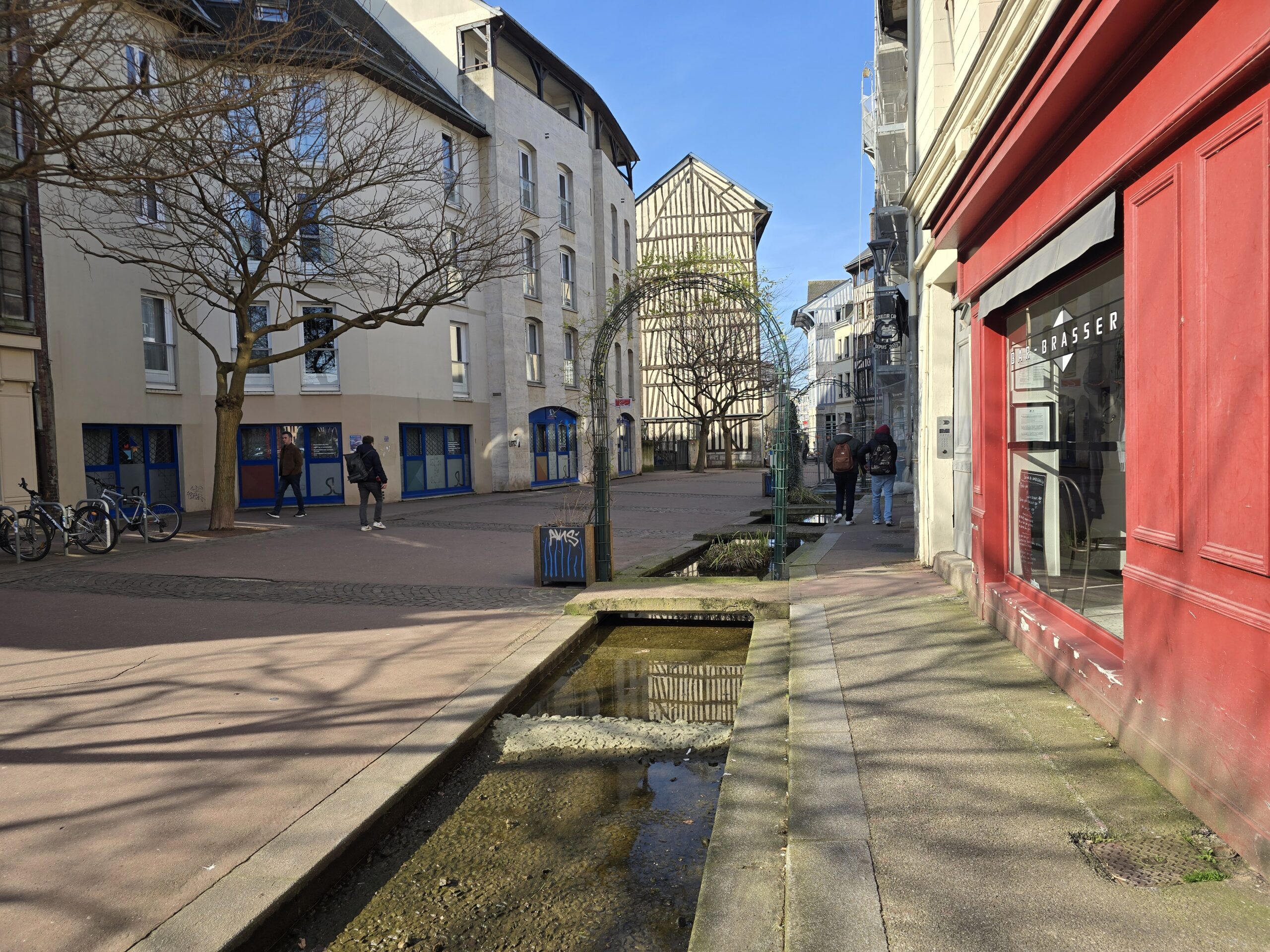 Lire la suite à propos de l’article ROUEN, RUE-EAU-DE-ROBEC